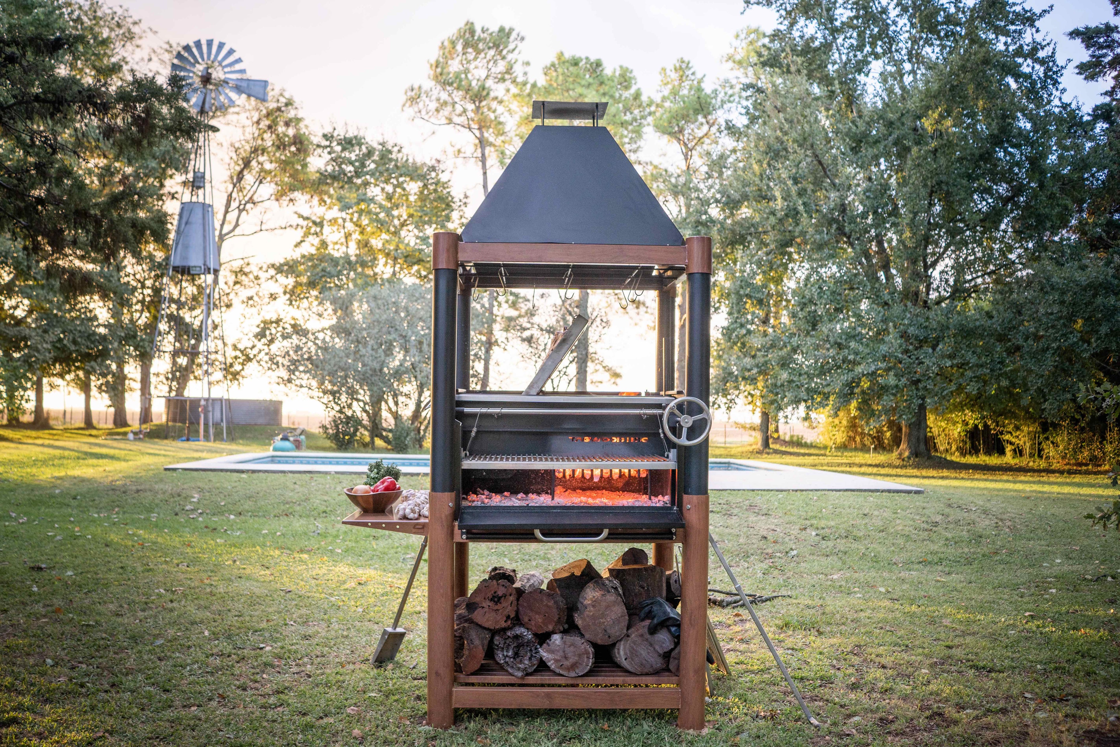 Tagwood BBQ02SI Freestanding Santa Maria Grill