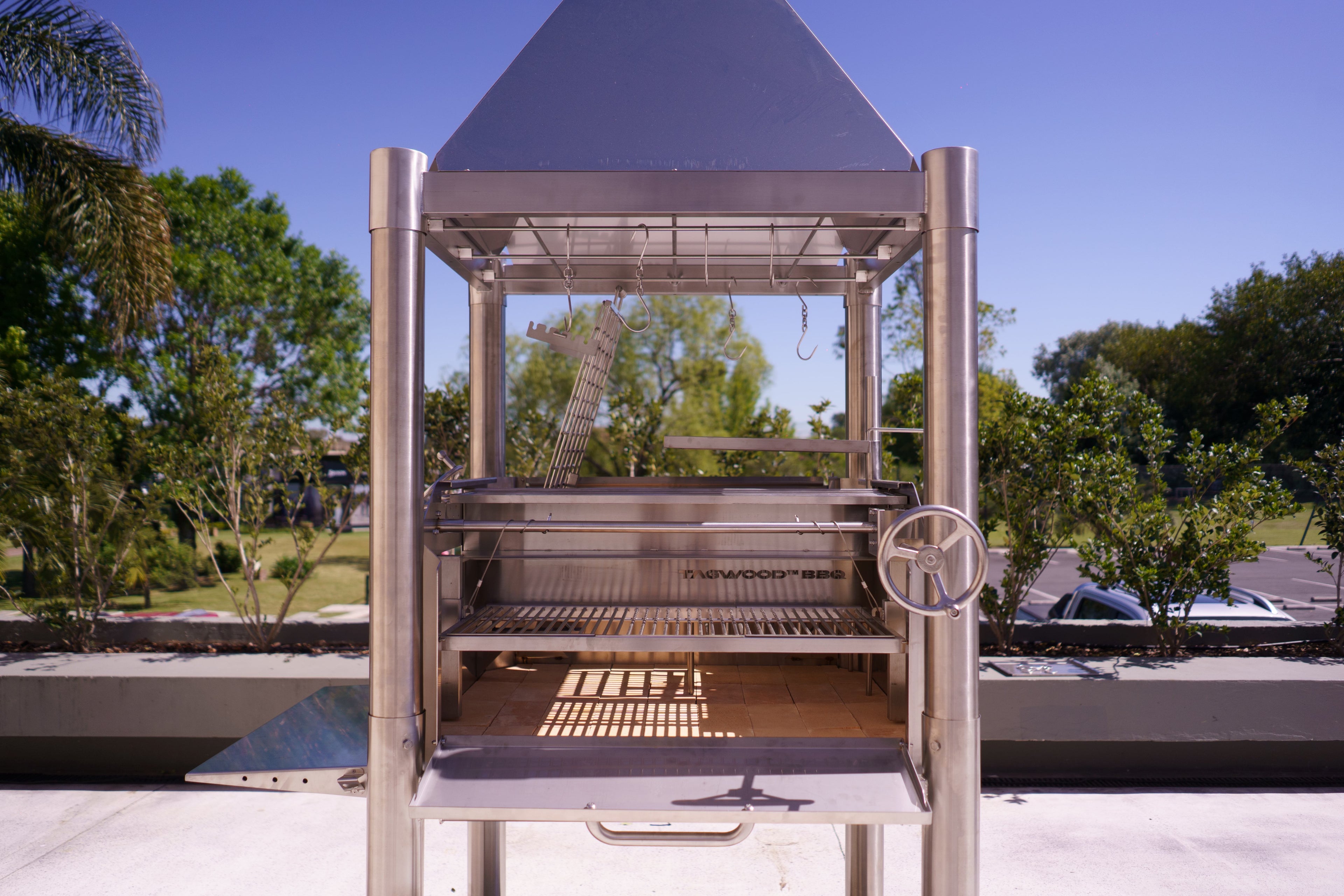 Tagwood BBQ02SS Freestanding Santa Maria Grill