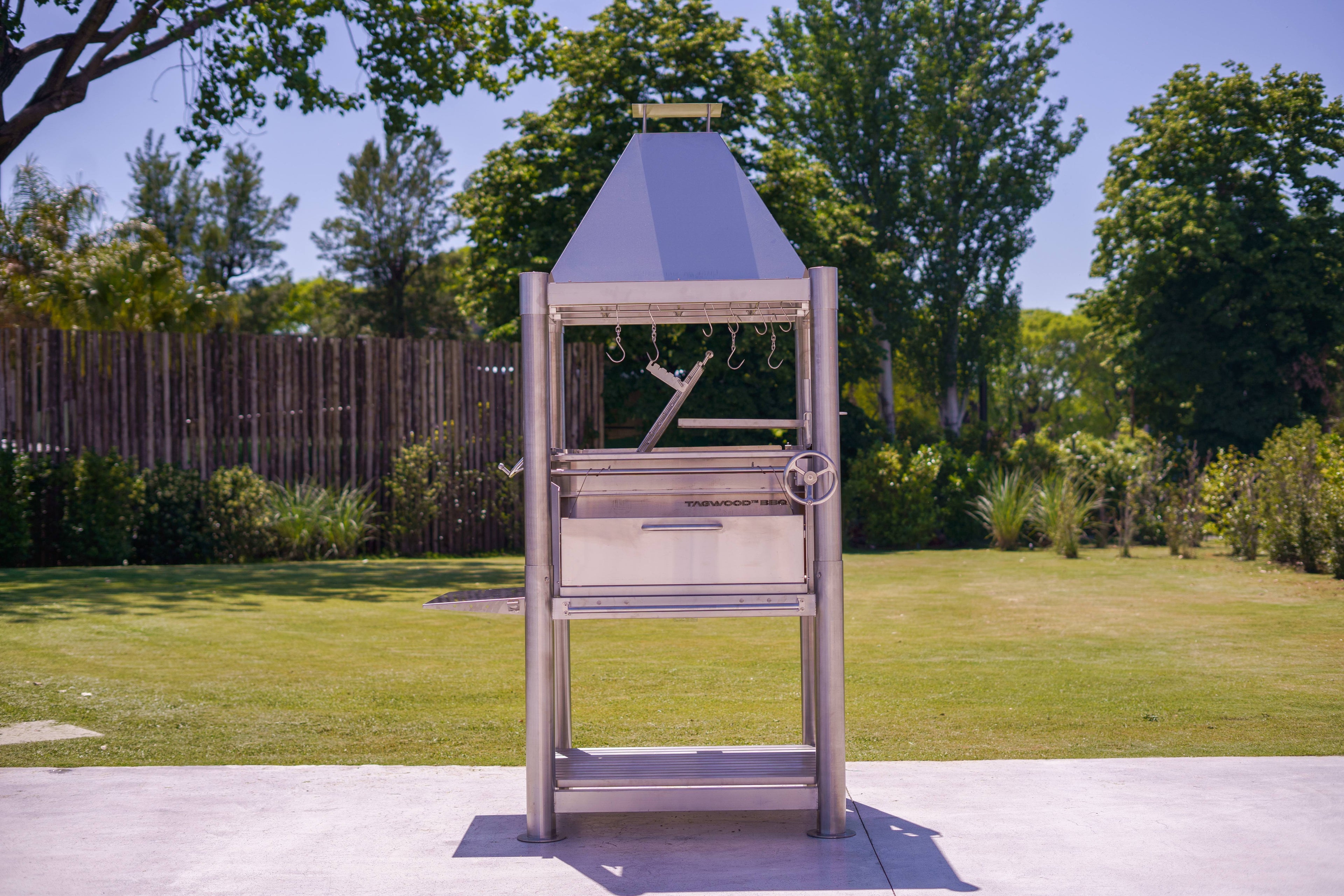 Tagwood BBQ02SS Freestanding Santa Maria Grill