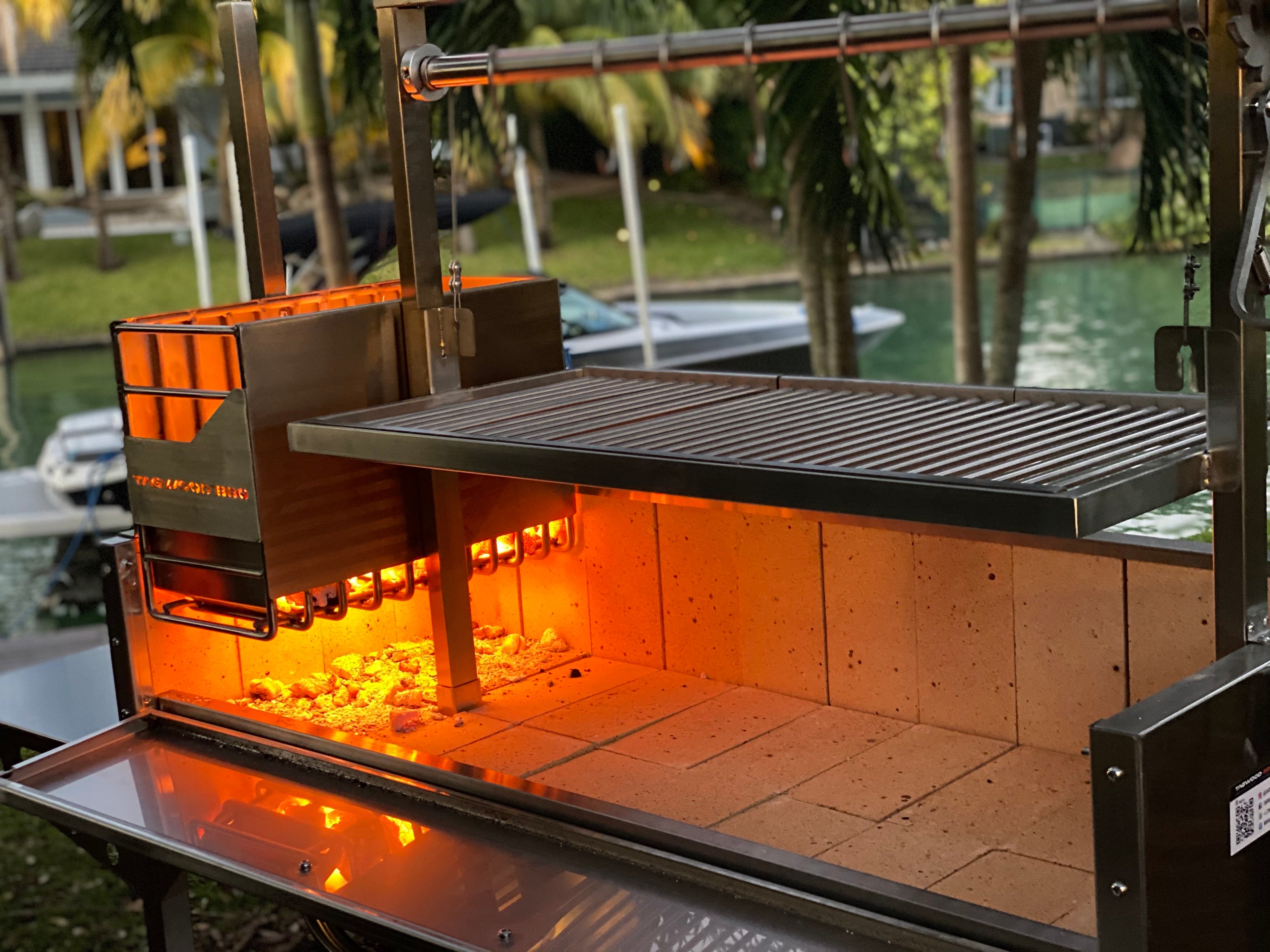 Tagwood BBQ03SS Freestanding Santa Maria Grill