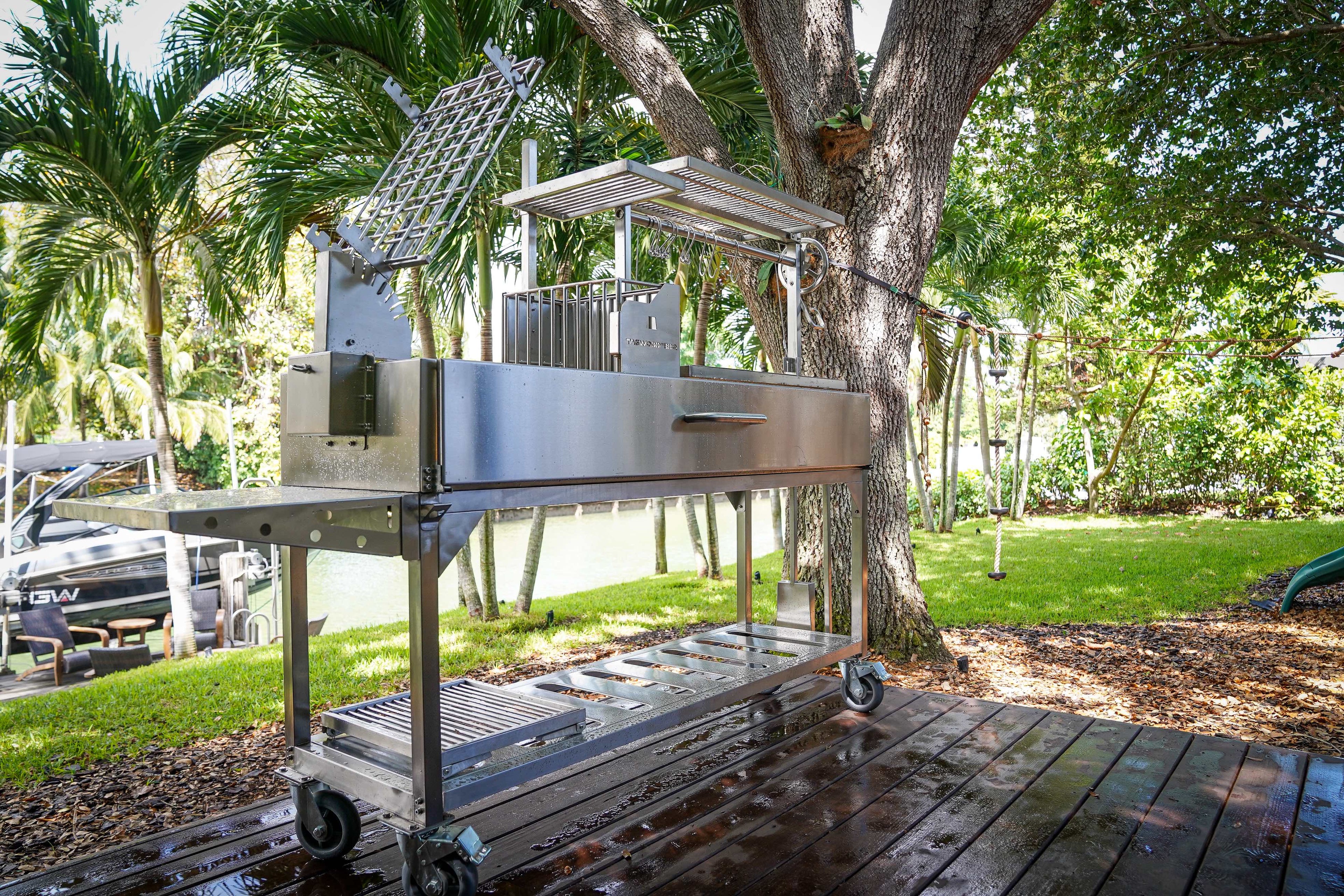 Tagwood BBQ06SS Freestanding Santa Maria Grill