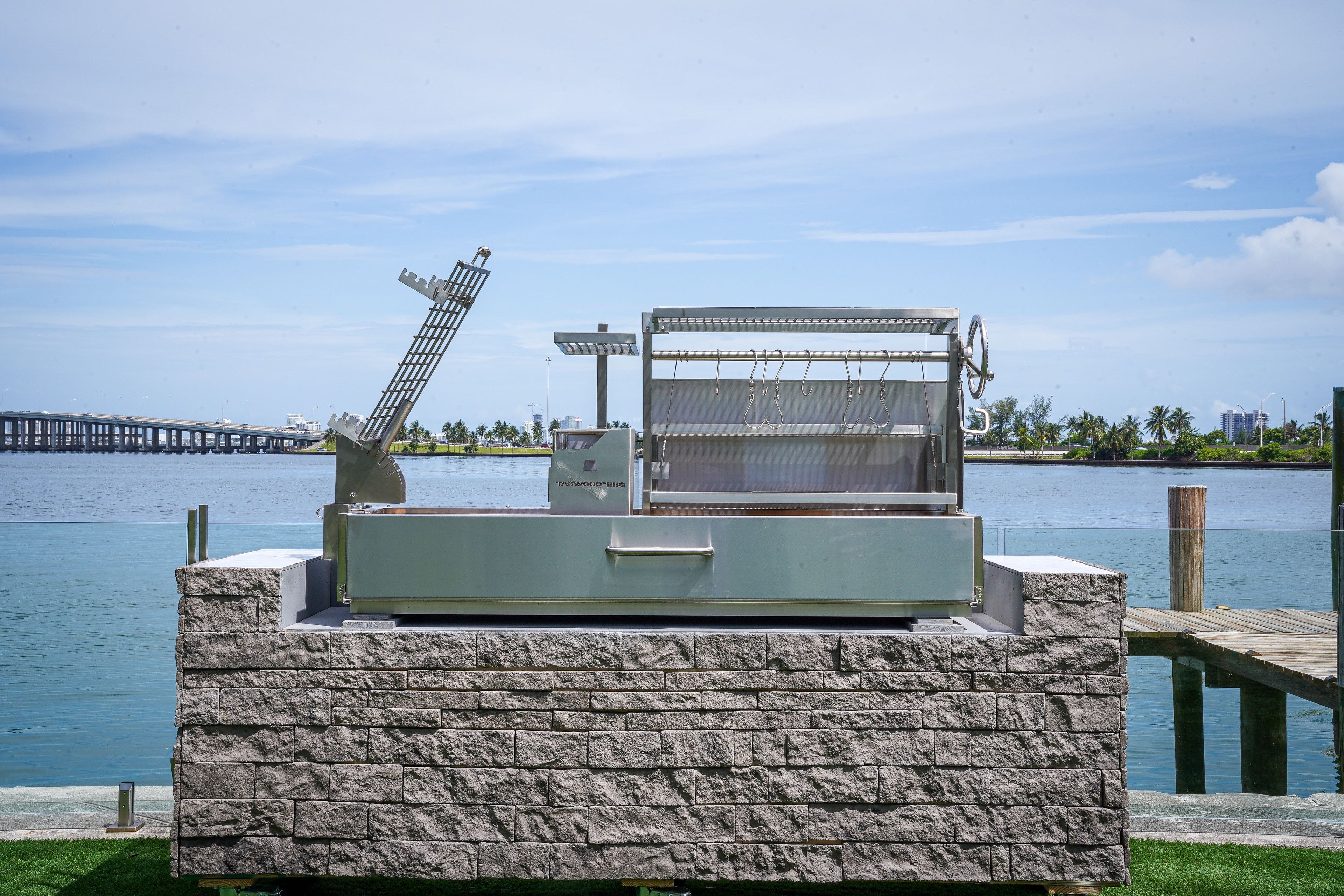 Tagwood BBQ08SS Built-In Santa Maria Grill