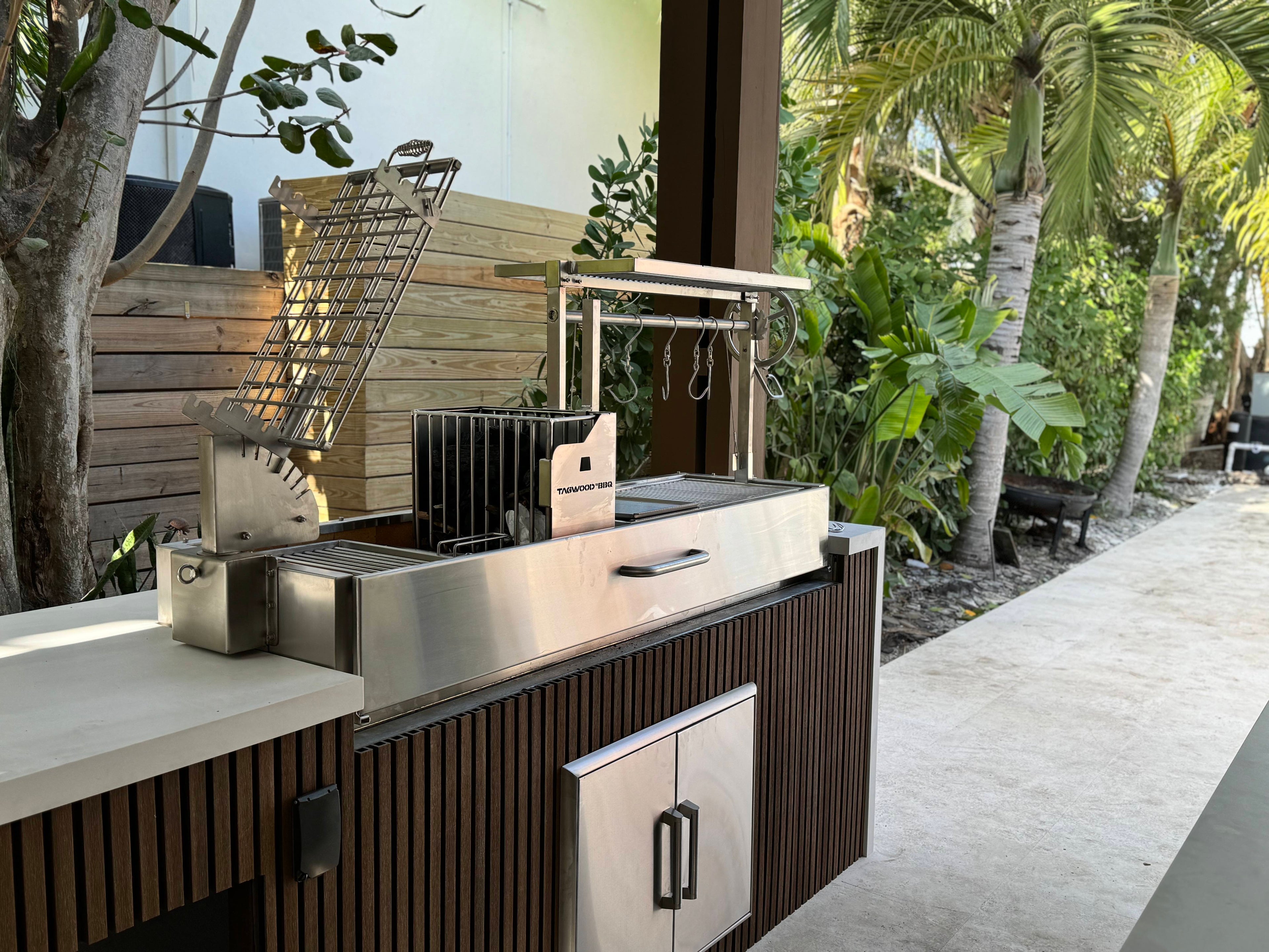 Tagwood BBQ08SS Built-In Santa Maria Grill