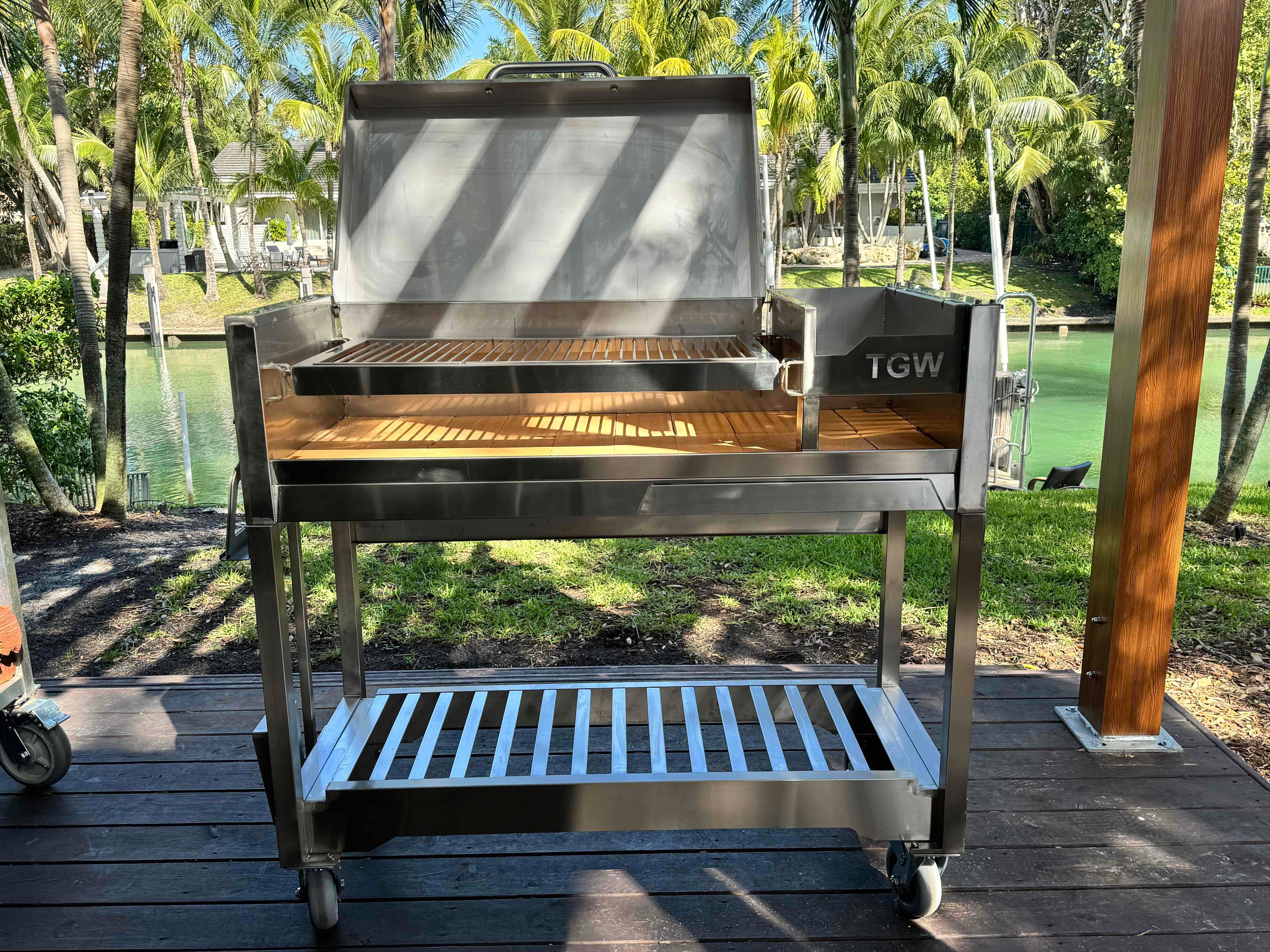 Tagwood BBQ18SS Freestanding Santa Maria Grill