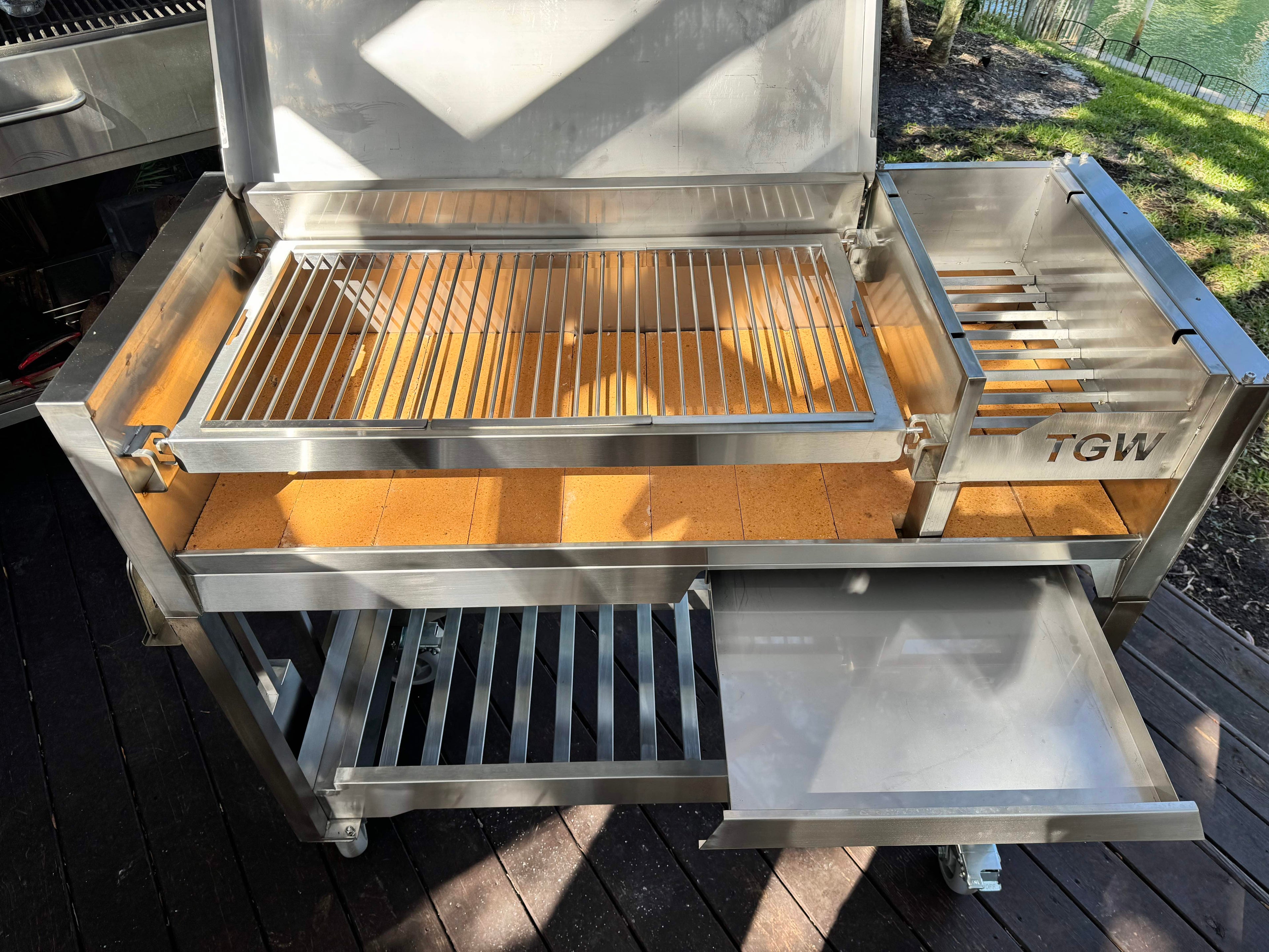 Tagwood BBQ18SS Freestanding Santa Maria Grill