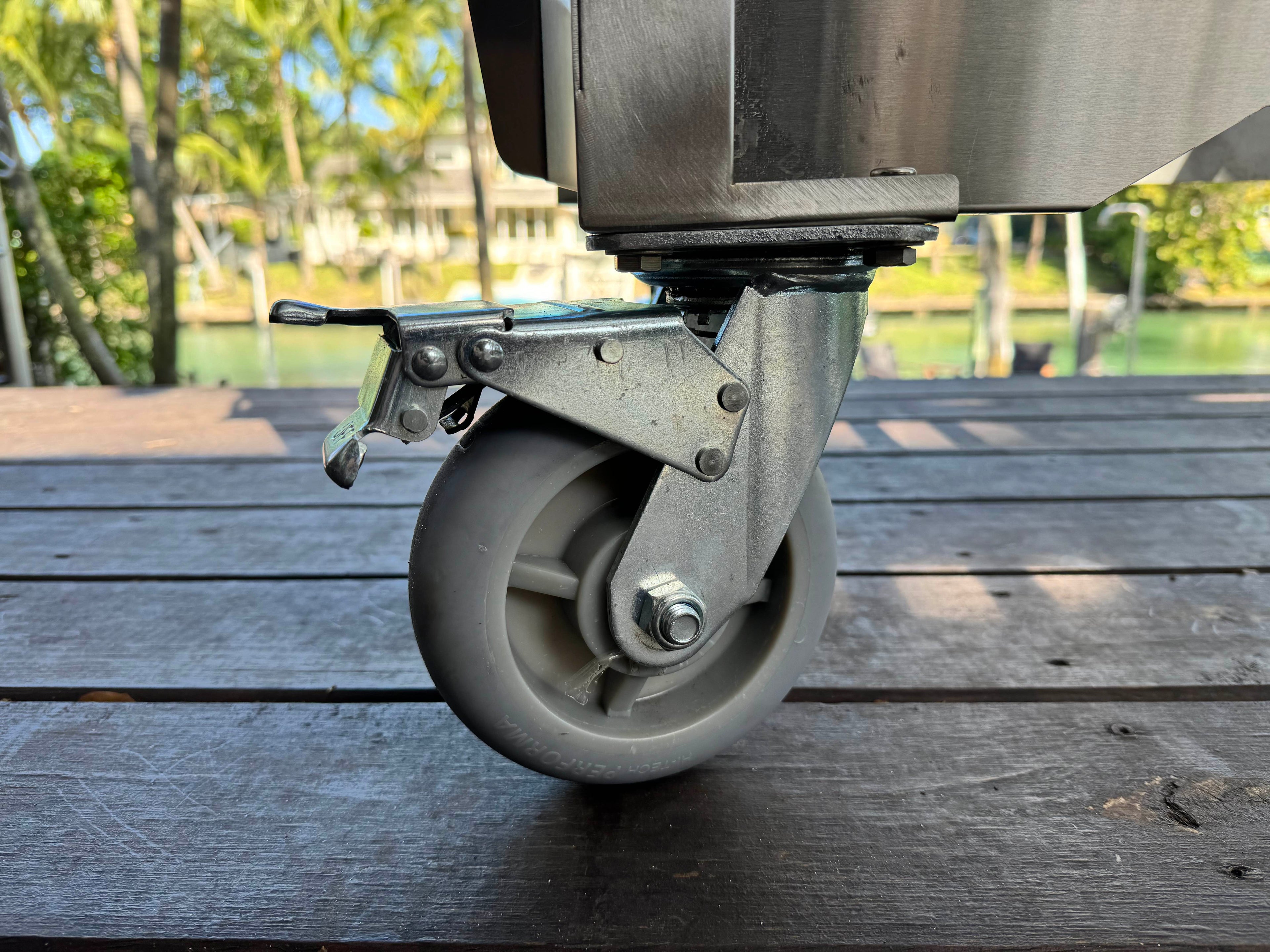 Tagwood BBQ18SS Freestanding Santa Maria Grill