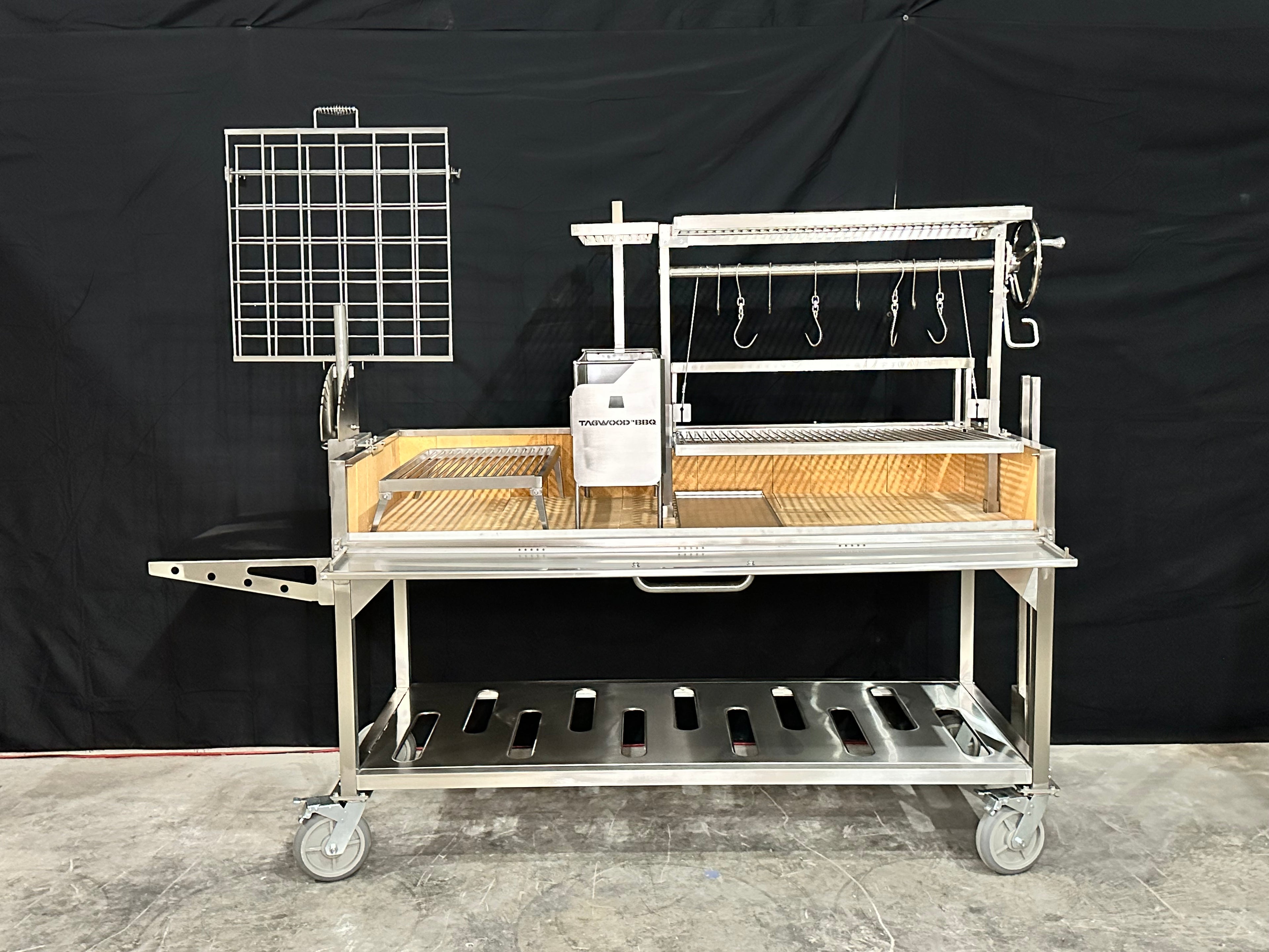 Tagwood BBQ26SS Freestanding Santa Maria Grill