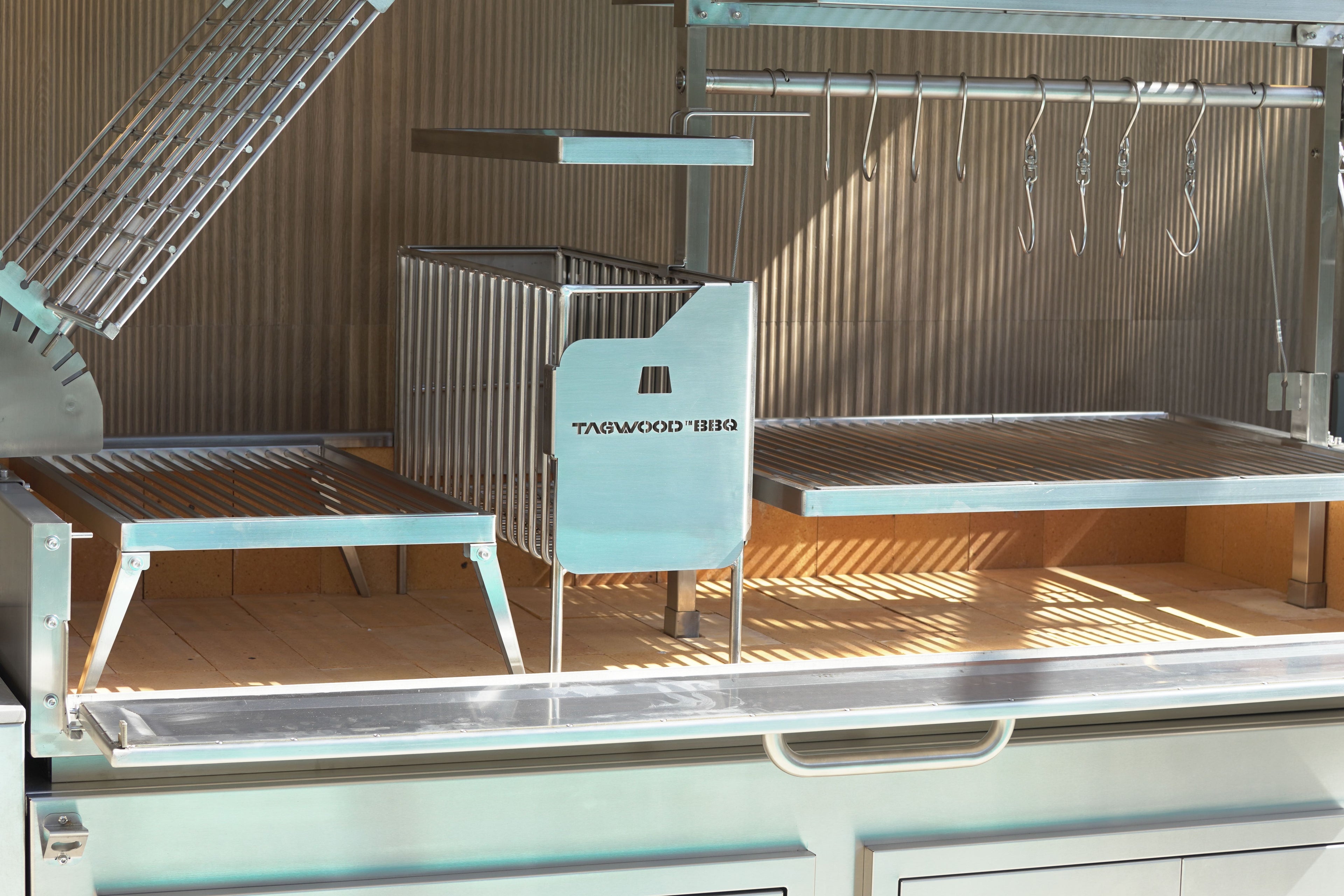 Tagwood BBQ28SS Built-In Santa Maria Grill